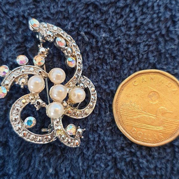 Art Nouveau Aurora Borealis Rhinestone & Faux Pearl Silver Tone Spiral Brooch - Picture 9 of 11